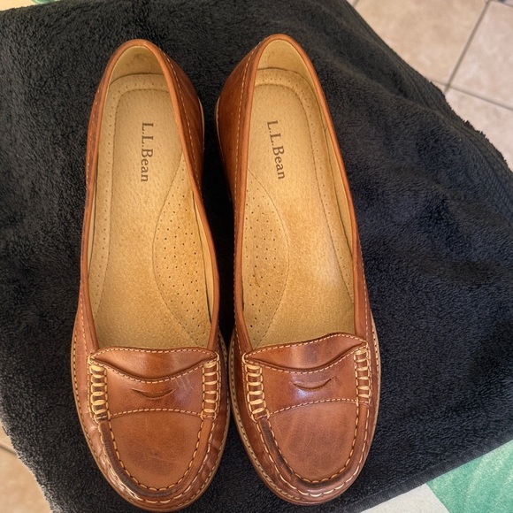 L.L. Bean Shoes - L.L. Bean Women's Tan Leather Loafers